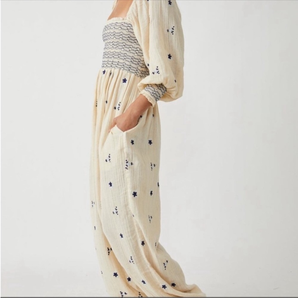 Free People Dahlia Cream Blue Smocked Embroidered Jumpsuit size XL - Picture 4 of 16